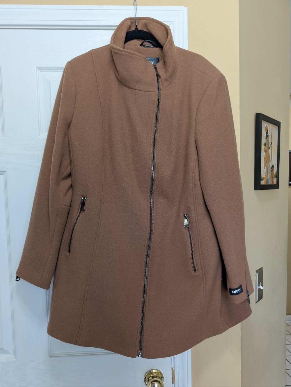 Newish DKNY Wool Blend Sharp Winter Business/Dress Coat Camel